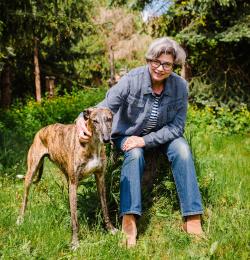 Anne Sasson Tierheilpraktikerin, Ernährungsberaterin für Hunde